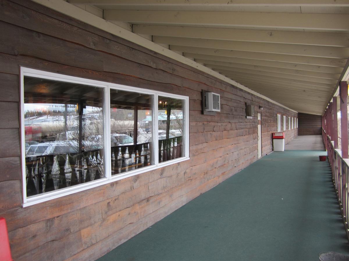 Airport Chalet Whitehorse Exterior foto
