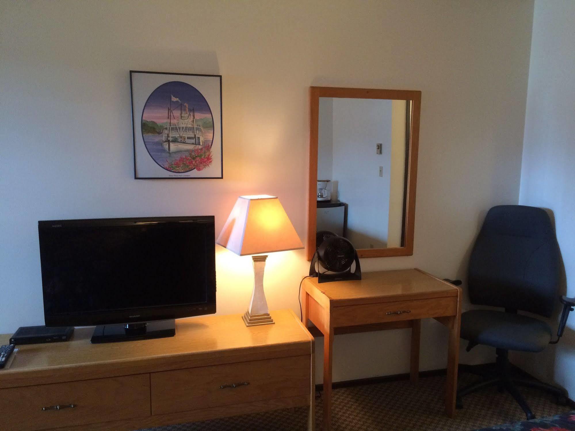 Airport Chalet Whitehorse Exterior foto